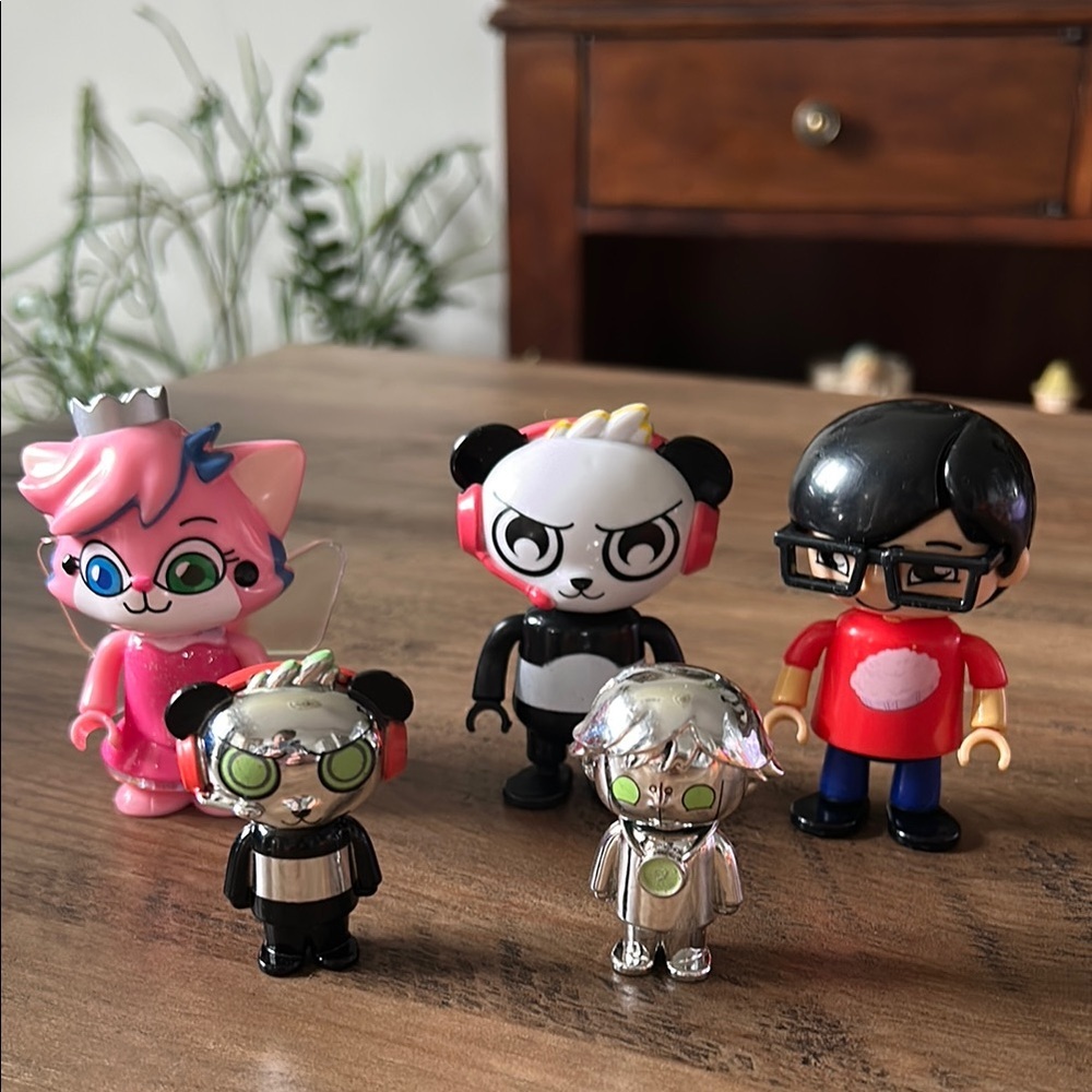 Ryan's World Lot of 5 Figures